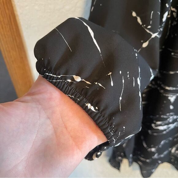 Boutique- Plus Size Black and White Marble Vein Paint Splatter Look Blouse, 2X - Picture 4 of 10